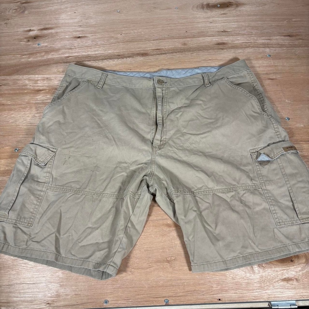 Wrangler Khaki Tan cargo shorts Size 42"